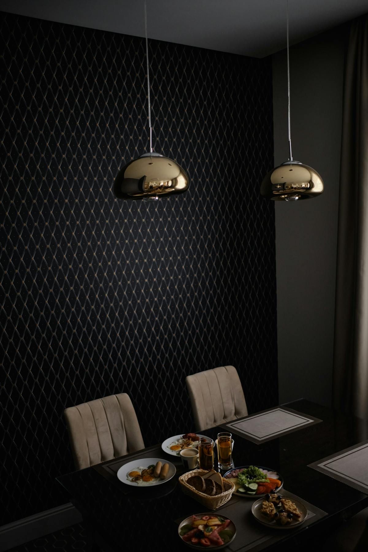Pendul LED suspendat: ghidul designerului pentru iluminatul perfect al sufrageriei