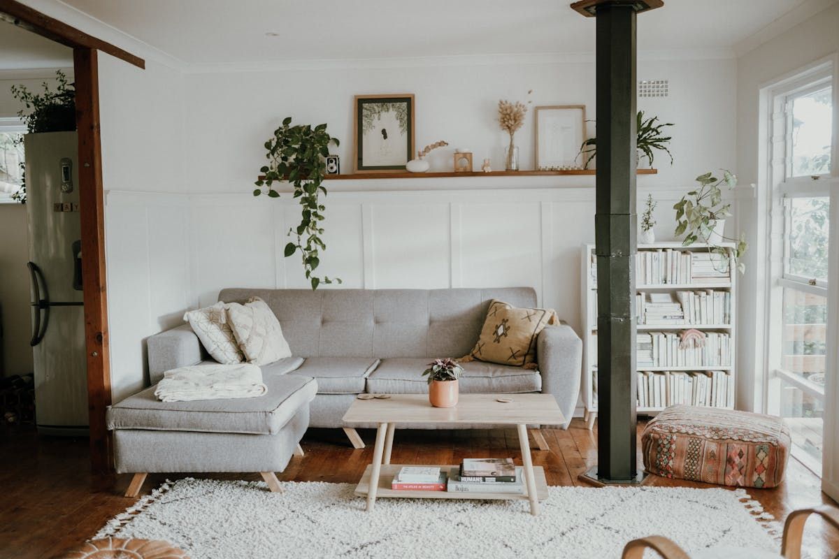 Etajera KALLAX IKEA: Ghidul Complet pentru Designeri de Interior din România (2025)