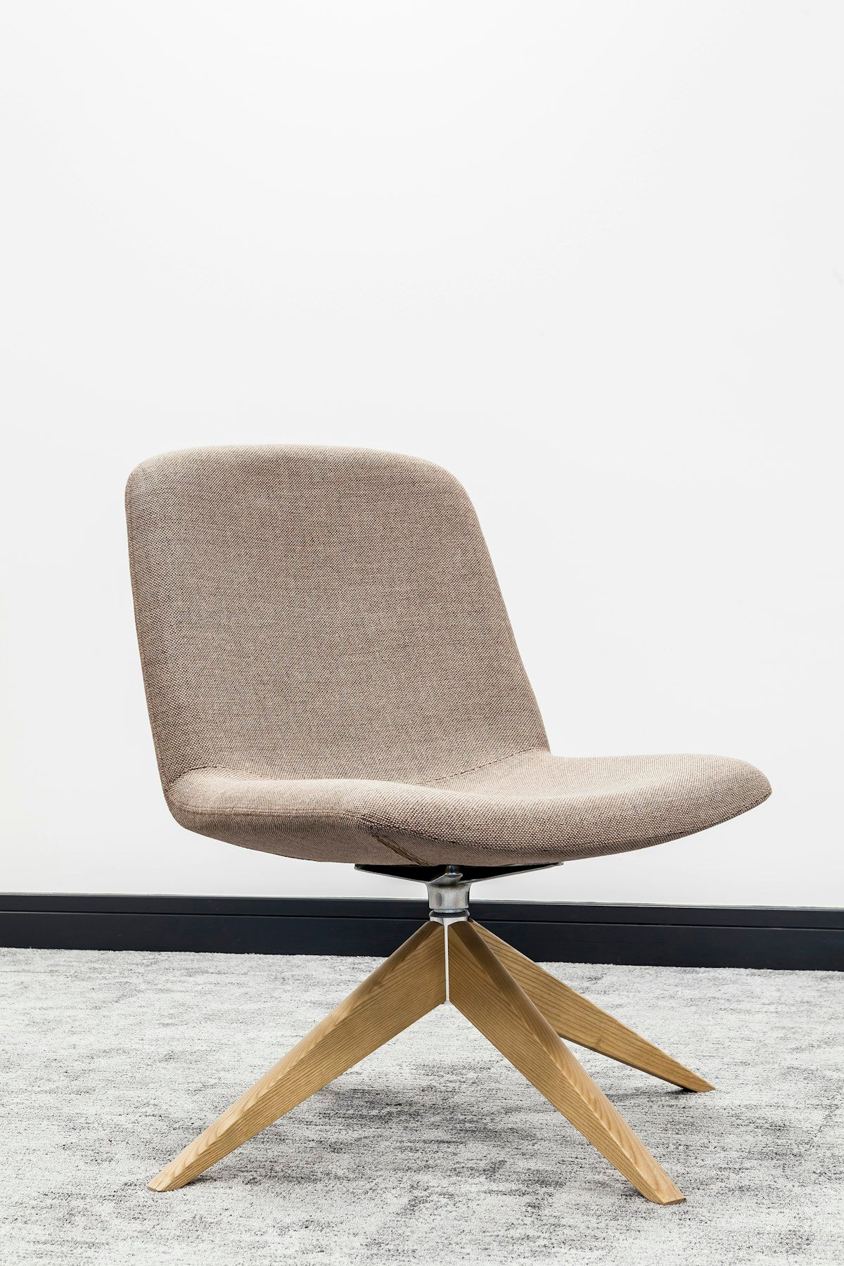 Scaun ergonomic de birou în 2026: ghid complet de la 300 la 3.500 RON pentru biroul de acasă
