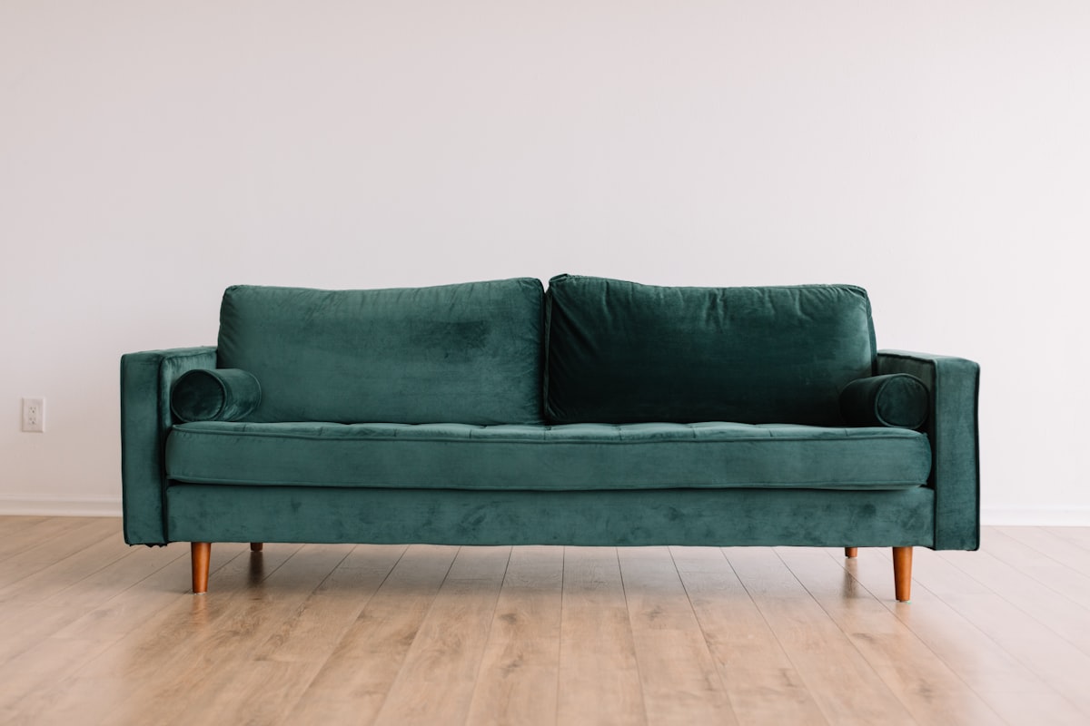 Canapea Curbată Bouclé: Ghid Complet de Sourcing 2026 pentru Designeri de Interior