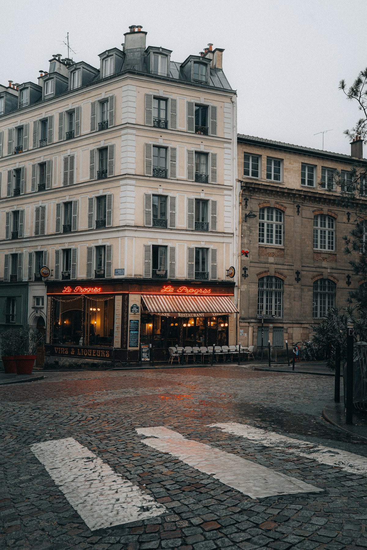 French Interior Design: Sourcing, Style, and Business Opportunities for European Designers